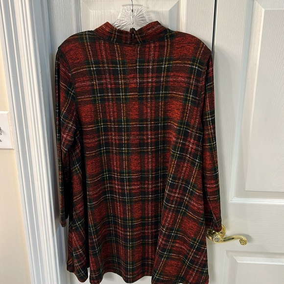 John Mark Red Green Plaid Mock Neck Swing Top SZ M - Picture 3 of 6
